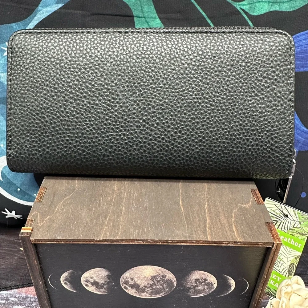 BADGLEY MISCHKA | Black Pebbled Vegan Leather Zip Around Wallet NWT
